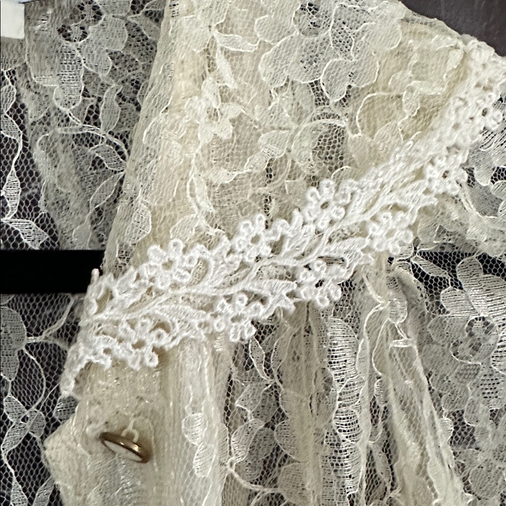 Cream Lace Robe - Picture 5 of 6